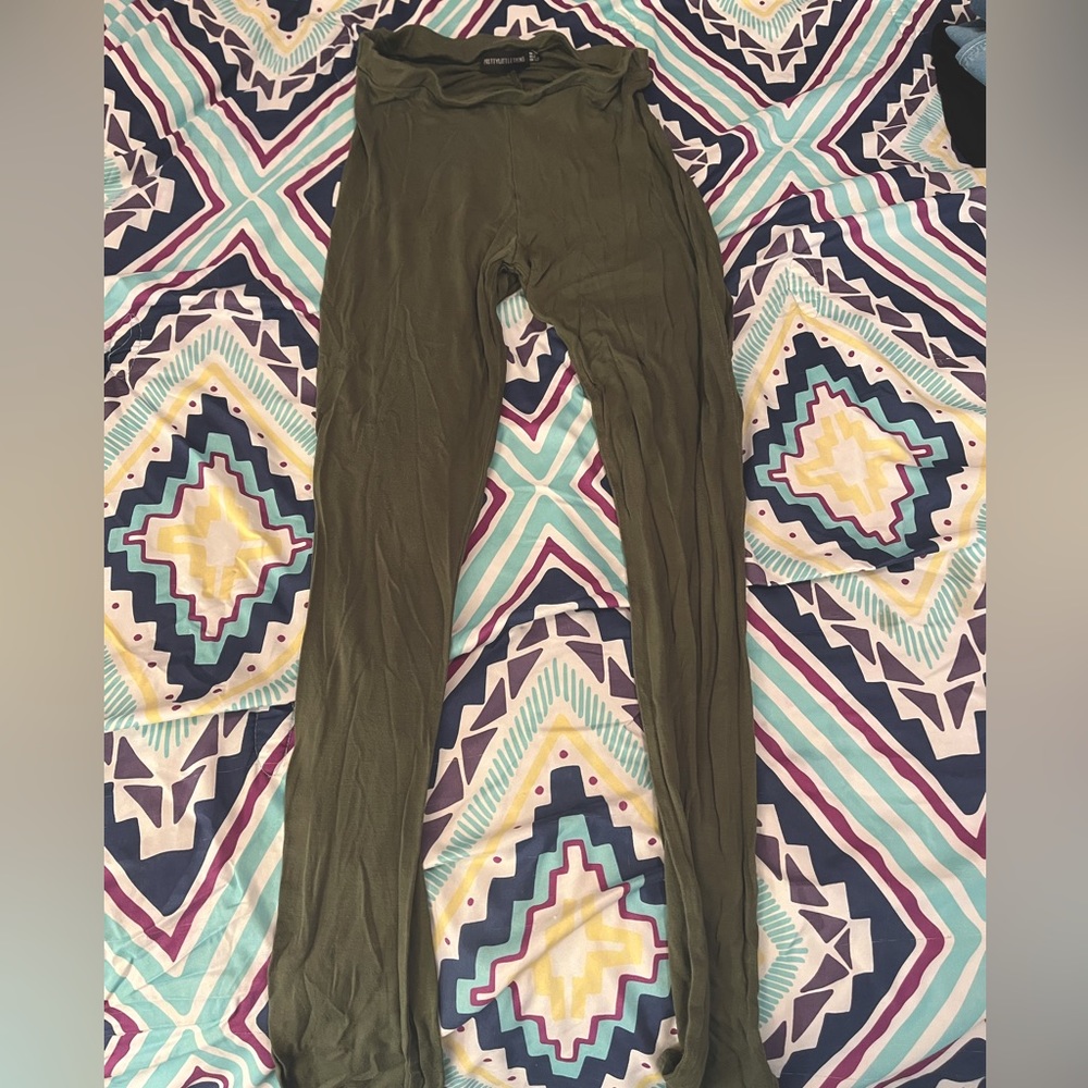 PrettyLittleThing leggings. Green. US size 4. Medium wear, good condition
